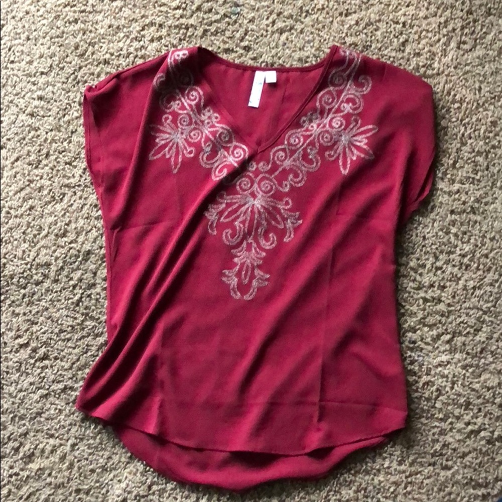 Short sleeve red and gold shirt